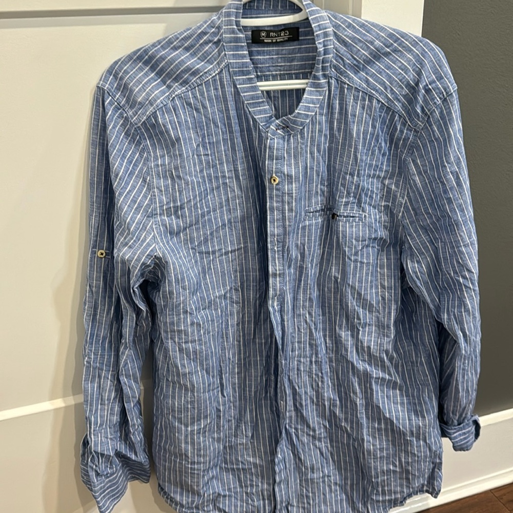 Ron Tomson. Men’s, blue & white striped, button down w/ pocket.